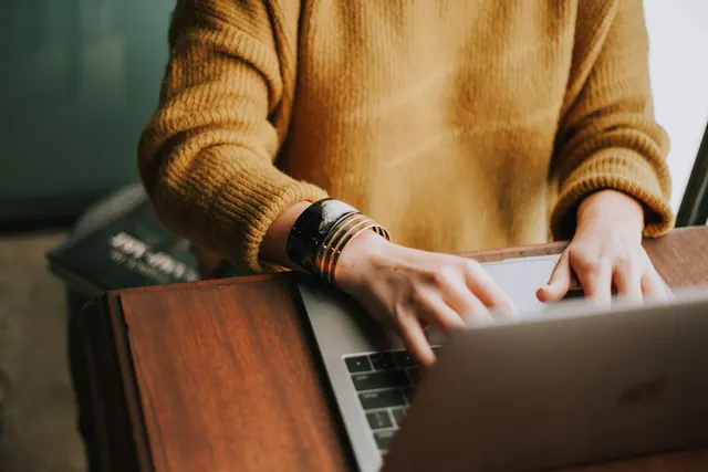 Formularz zwrotu online czy papierowy. Który wybór jest lepszy dla Twojego sklepu?